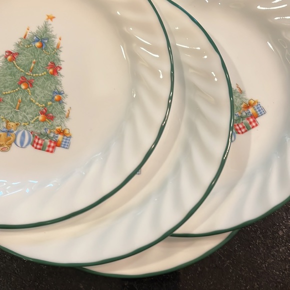 7" Salad Plates - Holiday Magic (Corelle) by CORNING (Set of 4) - Picture 6 of 8